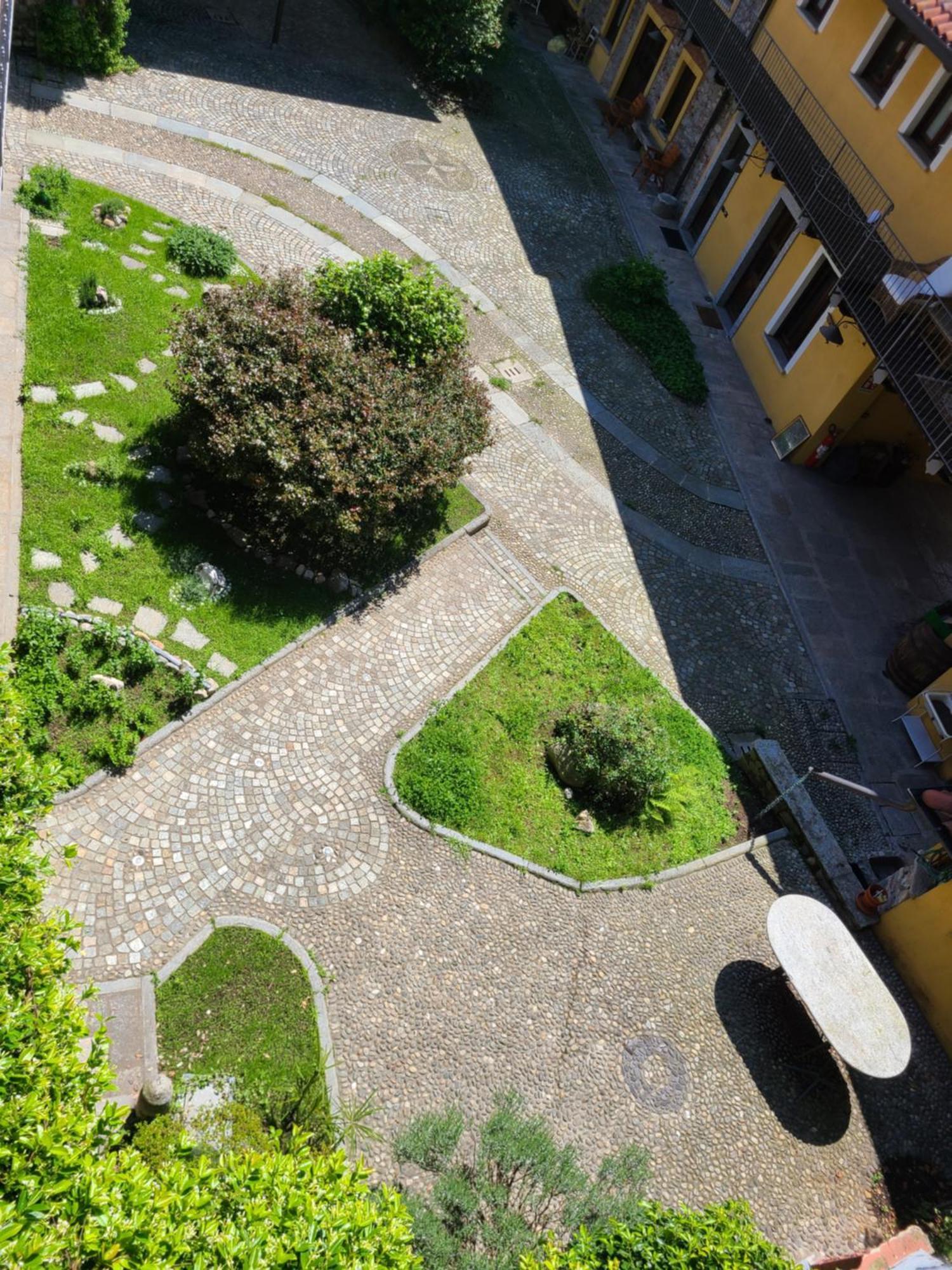 Robin'S Nest Hotel Paruzzaro Exterior photo