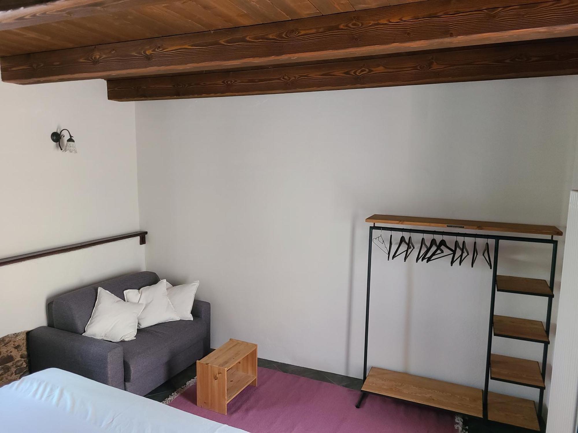 Robin'S Nest Hotel Paruzzaro Exterior photo