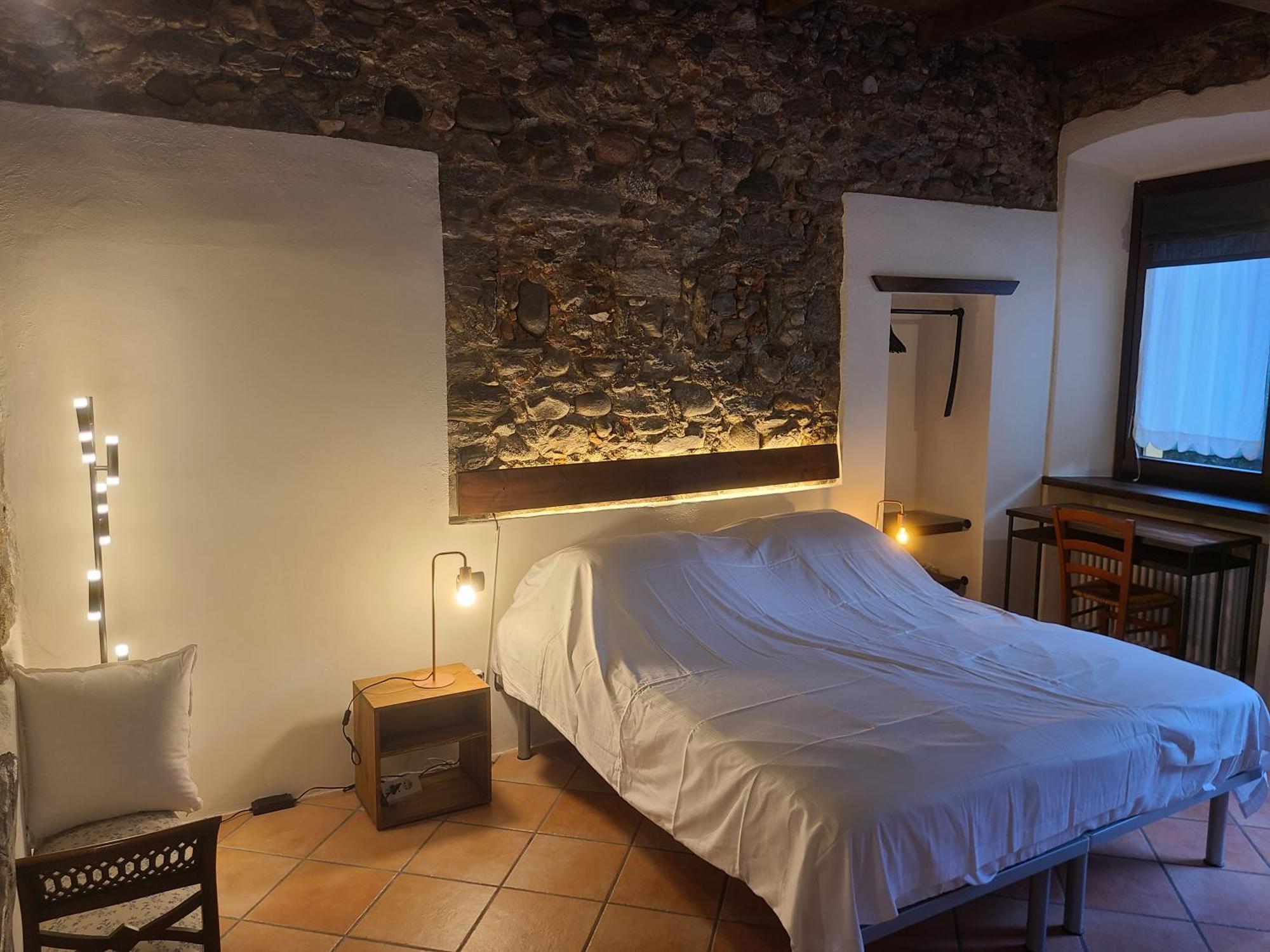 Robin'S Nest Hotel Paruzzaro Room photo