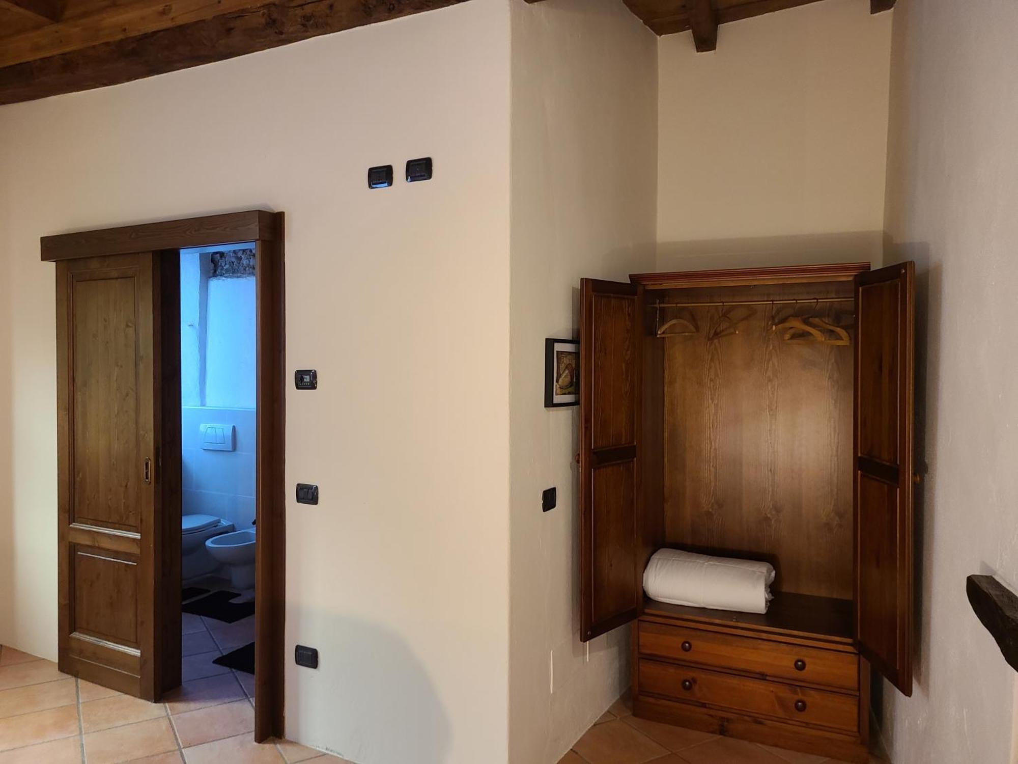 Robin'S Nest Hotel Paruzzaro Room photo
