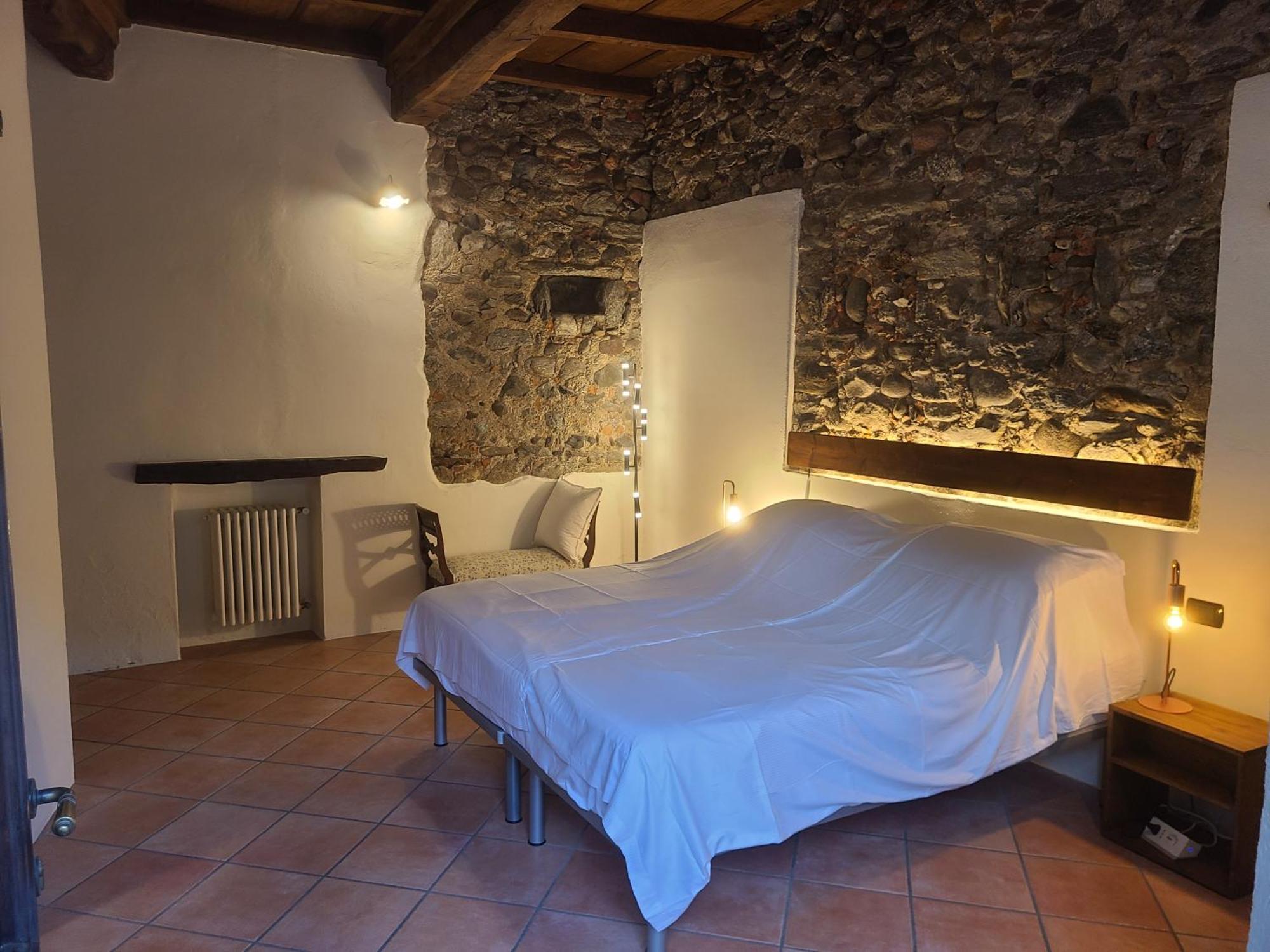 Robin'S Nest Hotel Paruzzaro Room photo