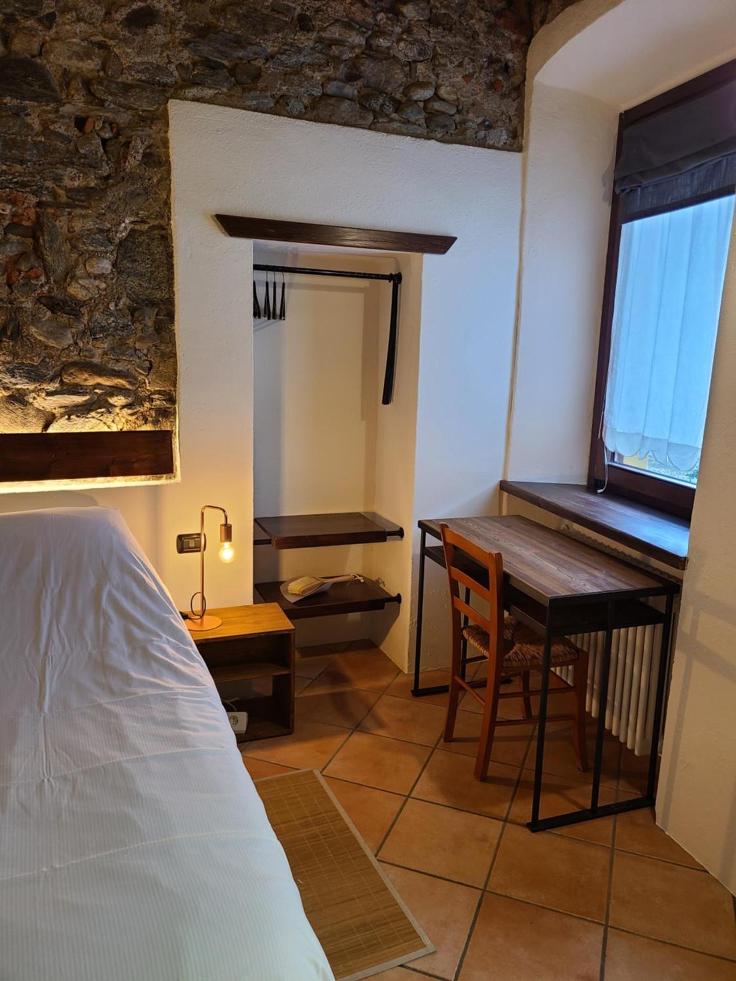 Robin'S Nest Hotel Paruzzaro Room photo