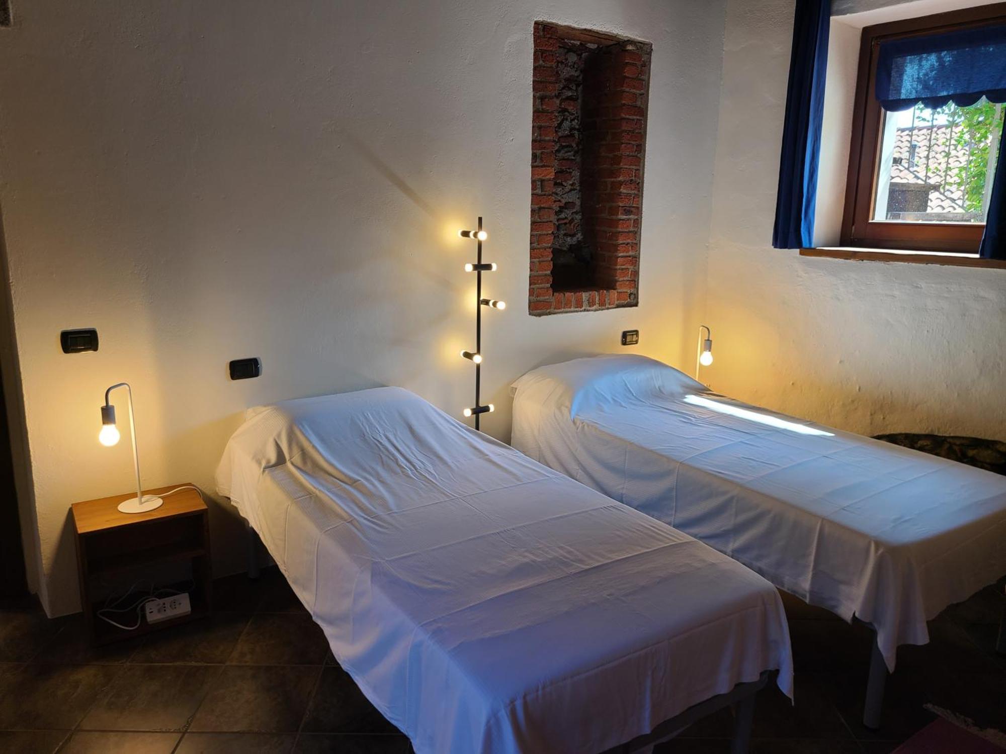 Robin'S Nest Hotel Paruzzaro Room photo