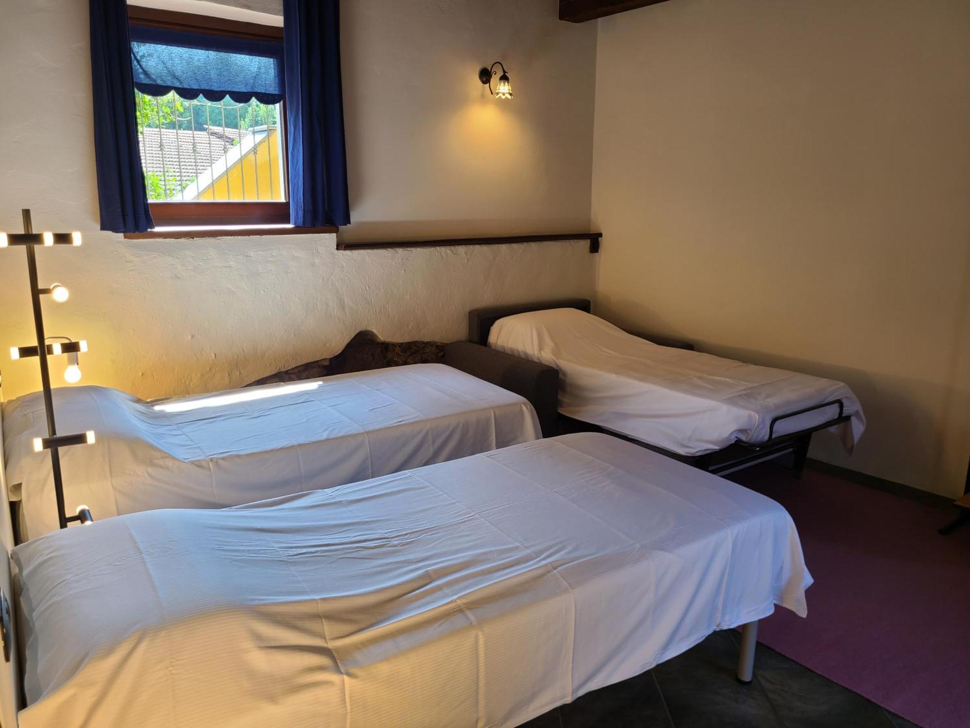 Robin'S Nest Hotel Paruzzaro Room photo
