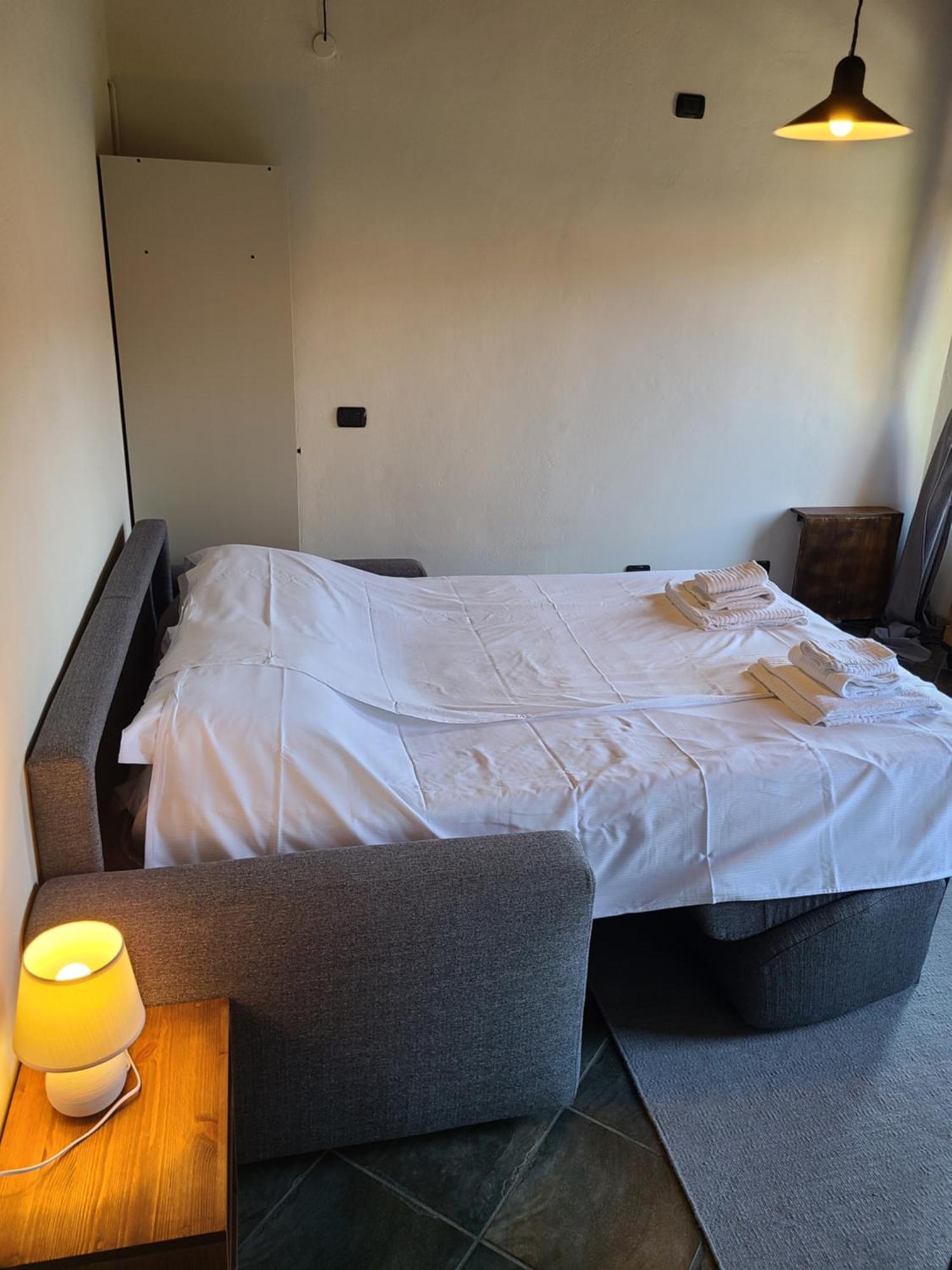 Robin'S Nest Hotel Paruzzaro Room photo